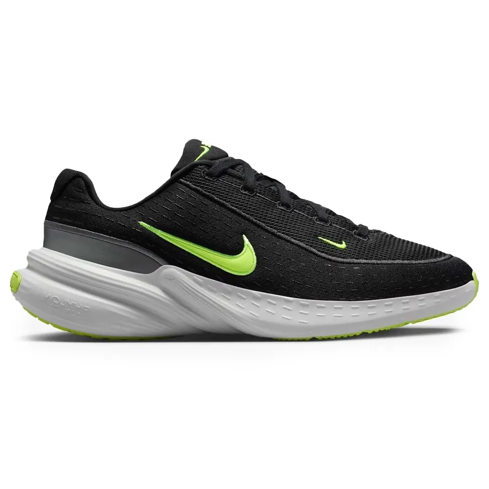 Tênis Nike Uplift SC Preto Masculino em ângulo frontal, fundo branco, detalhes em verde neon